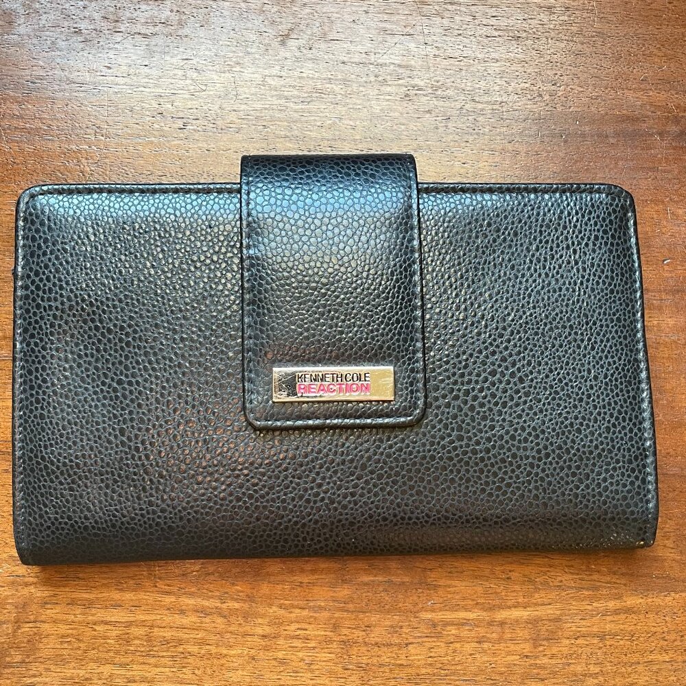Kenneth Cole Reaction Black Pebbled Wallet Neon Pink Lining Mirror Snap Zip